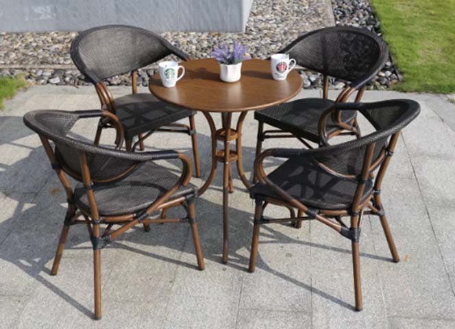 4-Seater Round Outdoor Bistro Dining Set