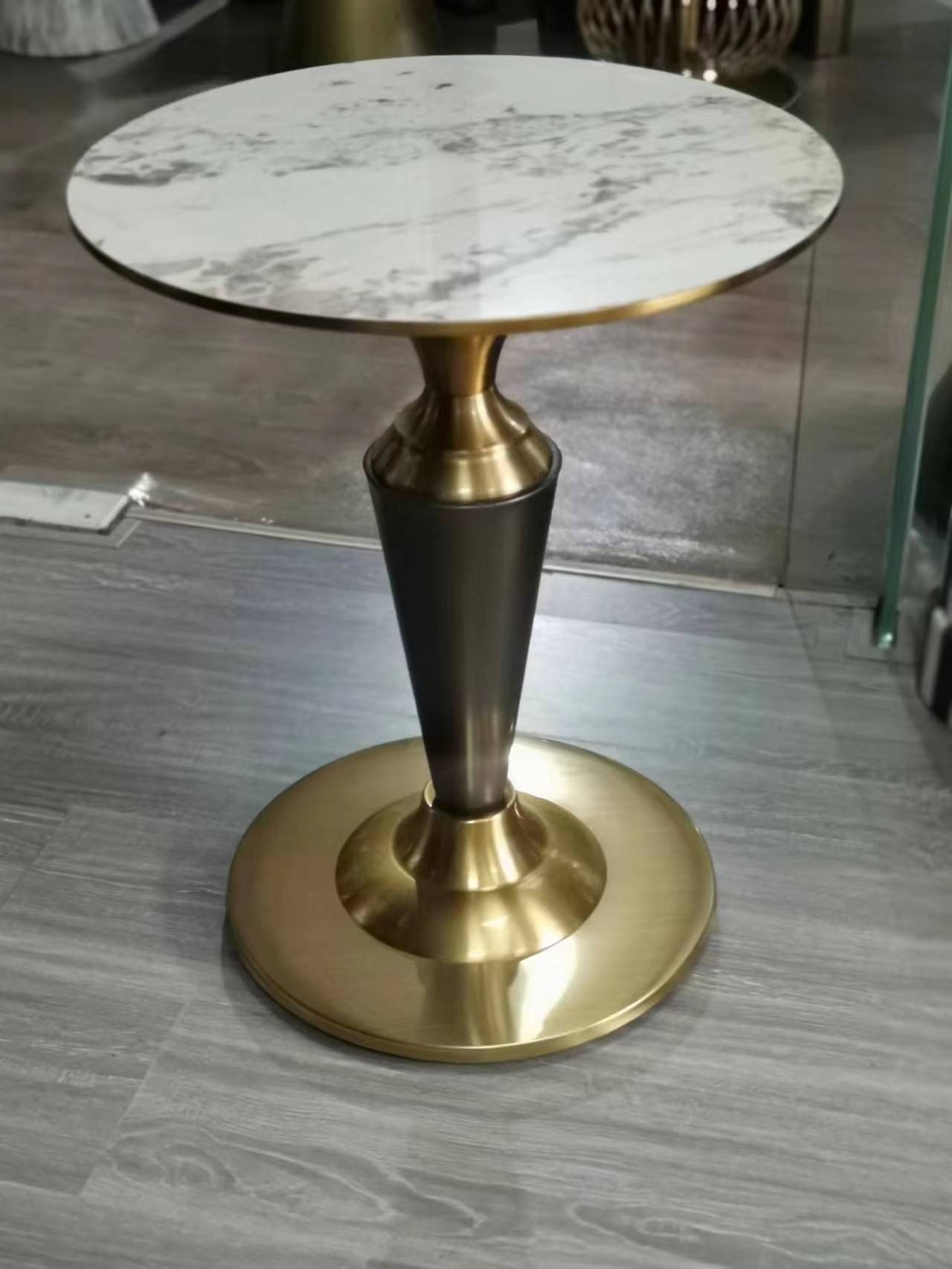 Round Veined White Stone Top Two-Tone Brass Dark Bronze Tapered Pedestal Side Table