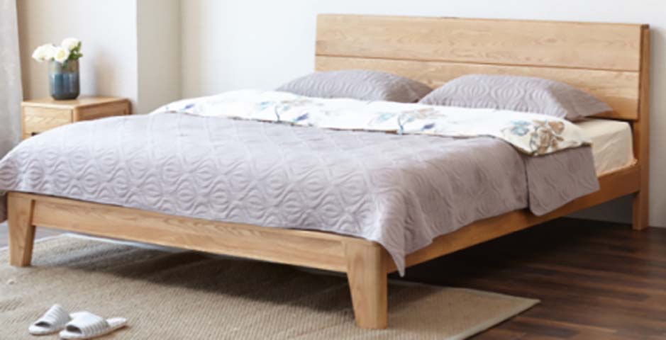 Light Natural Solid Wood Queen Size Platform Bed with Panel Headboard