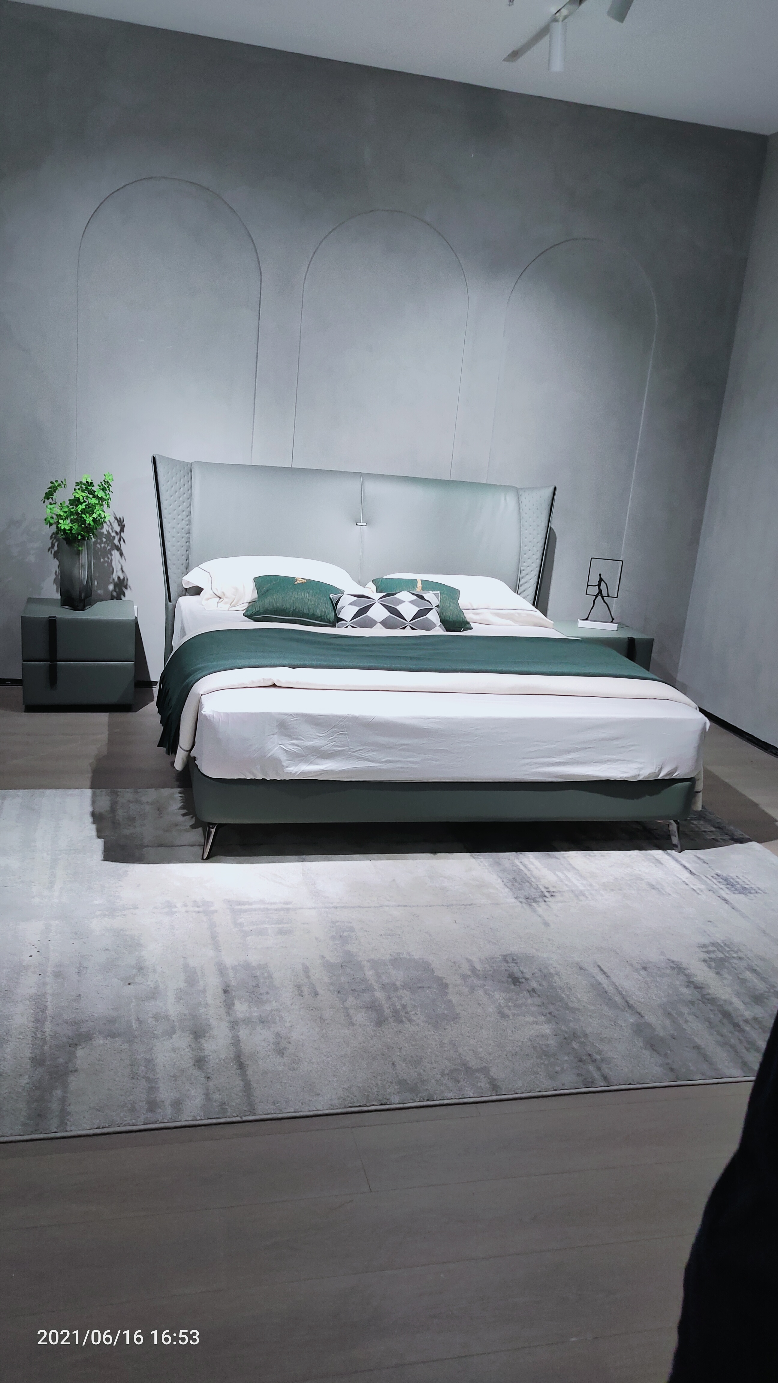 Upholstered Wingback Platform Bed with Matching Nightstands BED-UPH-WING-1800