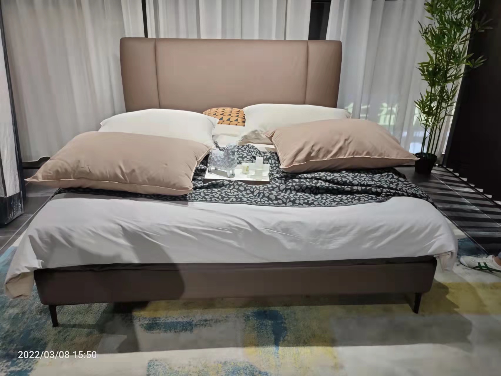 Upholstered Queen Platform Bed with Panel Headboard BED-UPH-Q-001