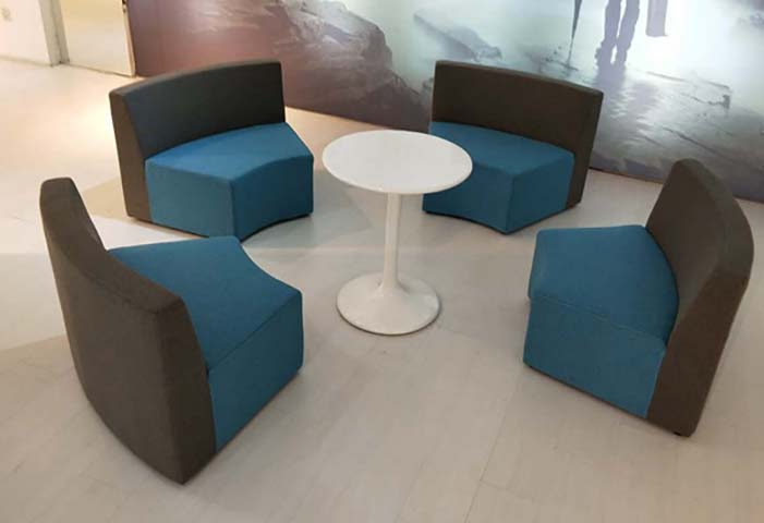 4-Piece Curved Modular Lounge Seating Set with Round Tulip Side Table