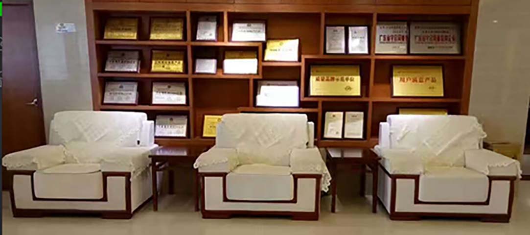 3+2+1 Seating Set (3 Single Seater Armchairs + 2 Side Tables) with Wood Frame and Cream Upholstery for Reception Areas