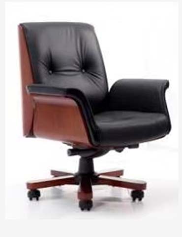 Traditional Tufted Black Leather Executive Office Chair with Mahogany Wood Trim