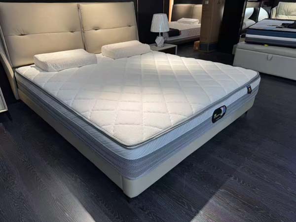 Light Beige Split-Panel Tufted Upholstered King Platform Bed