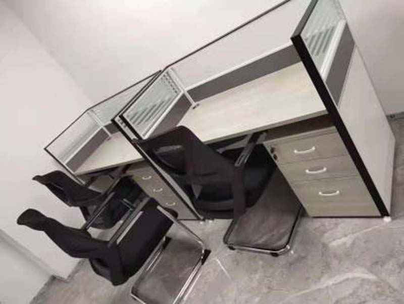 3-Person Screen-Equipped Office Workstation with Mobile Pedestals