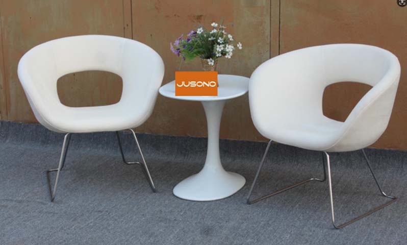 2-Piece White Upholstered Cutout-Back Sled Base Lounge Chair Set with Round White Tulip Side Table