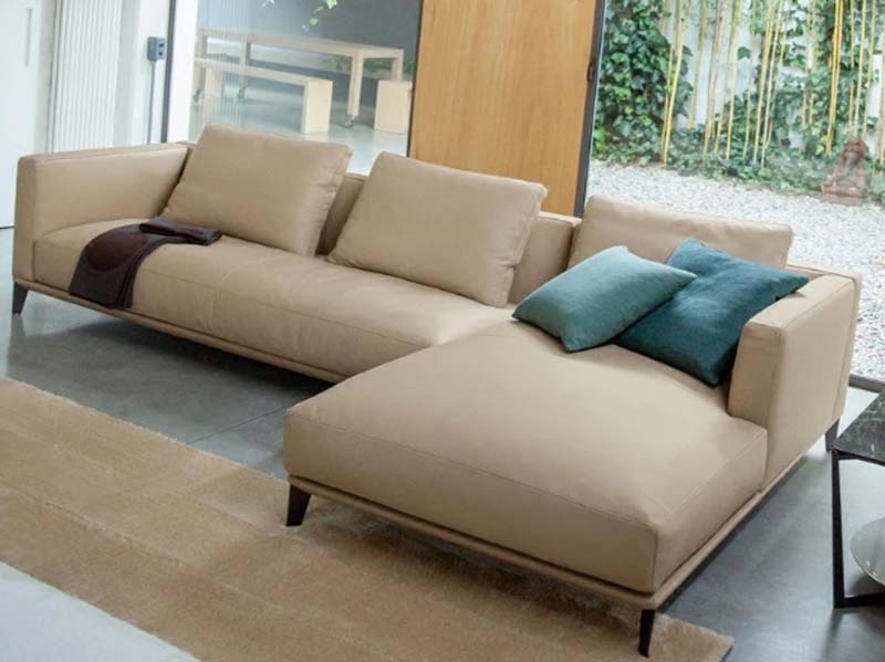 Right-Chaise L-Shaped Upholstered Sectional Sofa