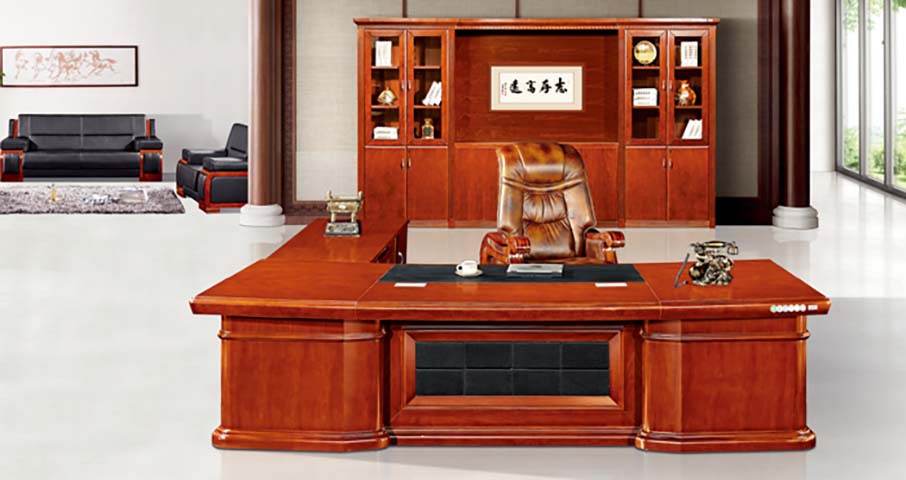 Traditional Lacquered L-Shaped Executive Desk with Hutch Cabinet