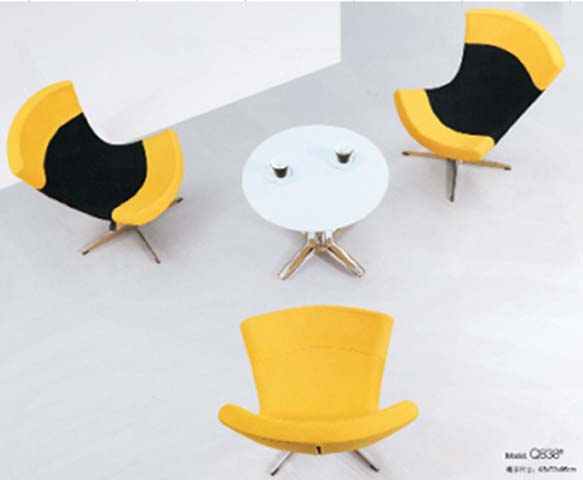 Three-Seat Circular Lounge Seating Set with Center Table