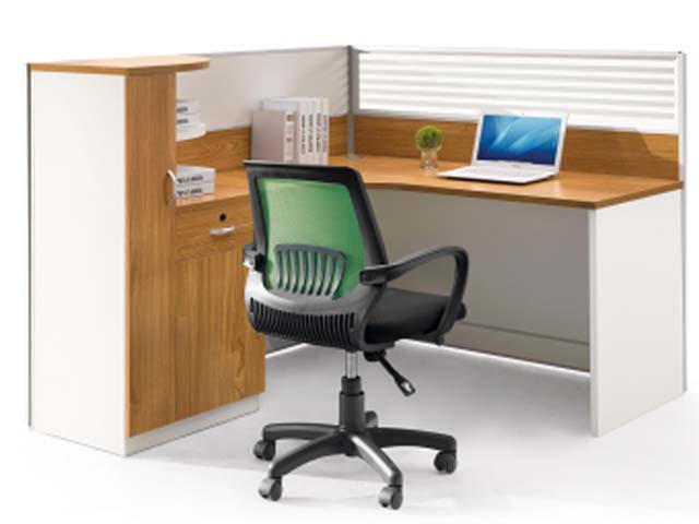 L-Shaped Panel Workstation with Green Mesh Task Chair